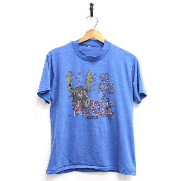 Vintage Go Kiss A Moose Alaska T Shirt Medium - Picture 1 of 9